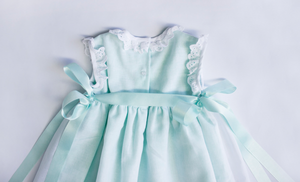 Vestido bordado color menta para niña| Carpi