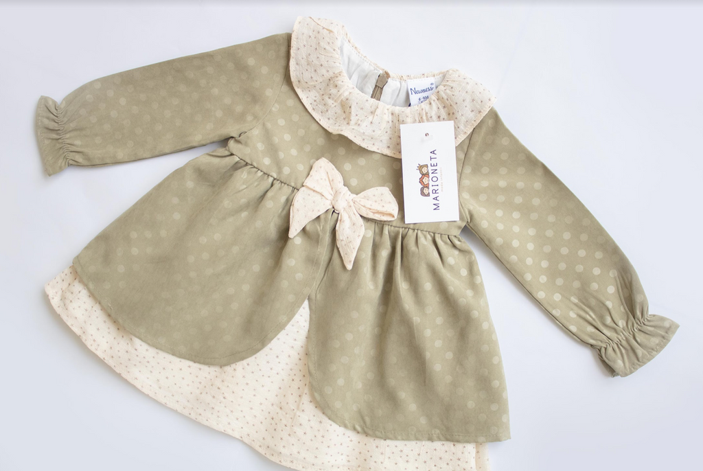Vestido verde con lunares  manga larga  combinadocon con lazo al frente color perla para bebe niña | Newness