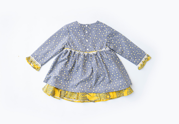 Vestido gris de puntos, combinado con amarillo manga larga para bebe niña |Newness .
