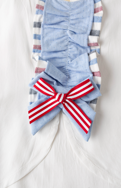 Conjunto de blusa blanca con detalles al frente y falda a rallas con olan de tul para niña | Newness