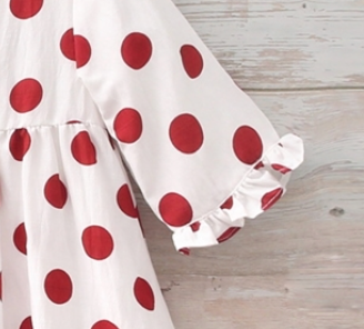 Vestido color blanco con topos granate con detalle en mangas para niña | Dadti