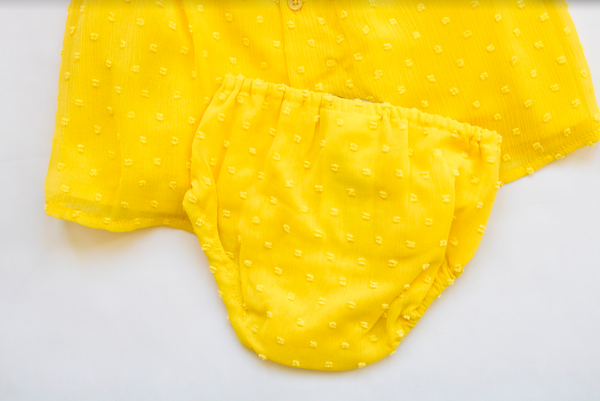 Vestido de plumiti y braguita color amarillo para bebe niña  | LOSAN