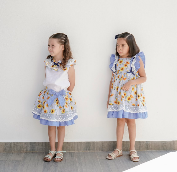 Conjunto de niña dos piezas blusa blanca con cuello estampado de girasoles y falda estampada para niña |Newness