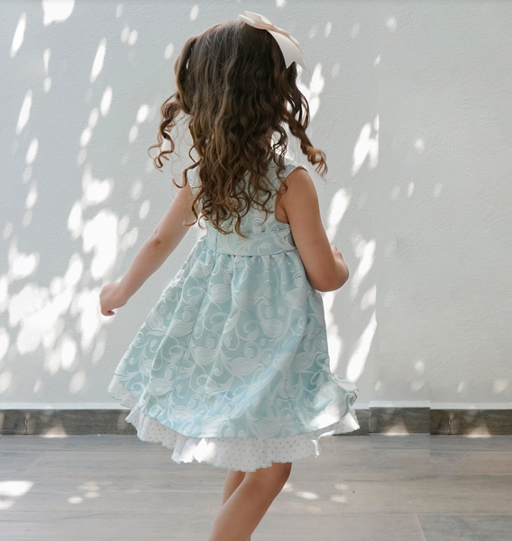 Vestido color verde con detalle moño al frente para niña | Newness