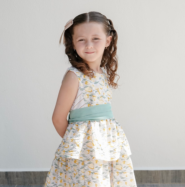 Vestido estampado con cinturón verde, doble olán para niña | Newness