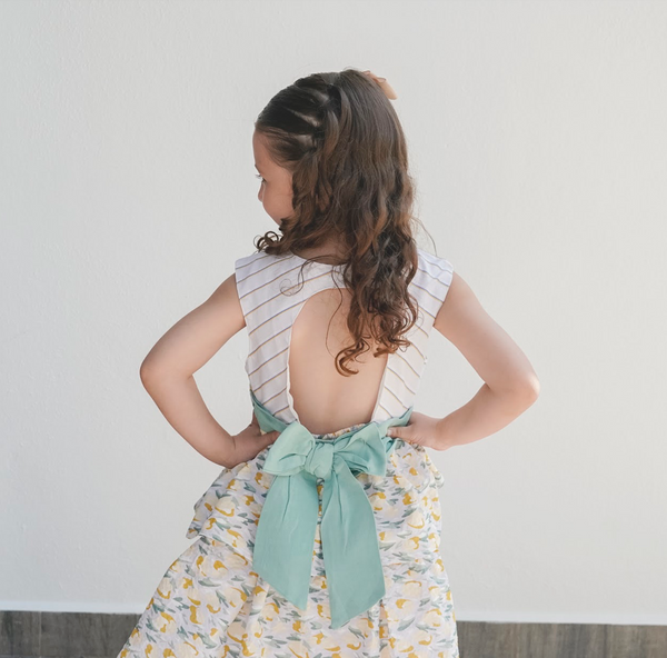 Vestido estampado con cinturón verde, doble olán para niña | Newness
