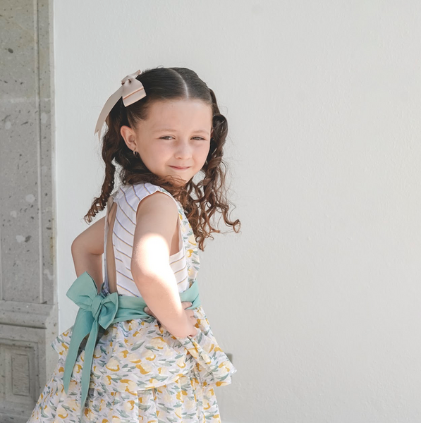 Vestido estampado con cinturón verde, doble olán para niña | Newness