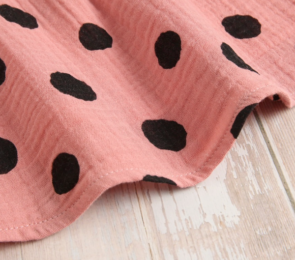Vestido niña bambula coral estampado lunares negro con cuello volante para niña | Dadati