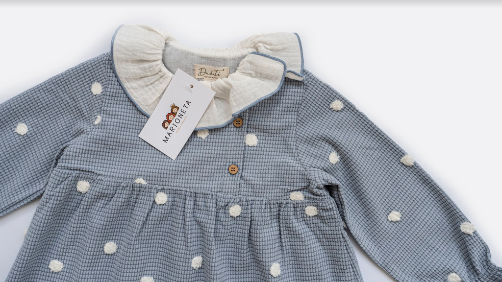 Vestido con cuello de volante al contraste y tejido de lunares  para bebe niña| DADATI