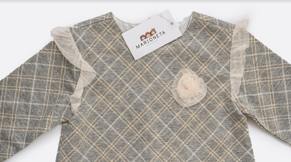 Vestido cuadros color gris y dorado manga larga con detalles de tul para niña | Newness