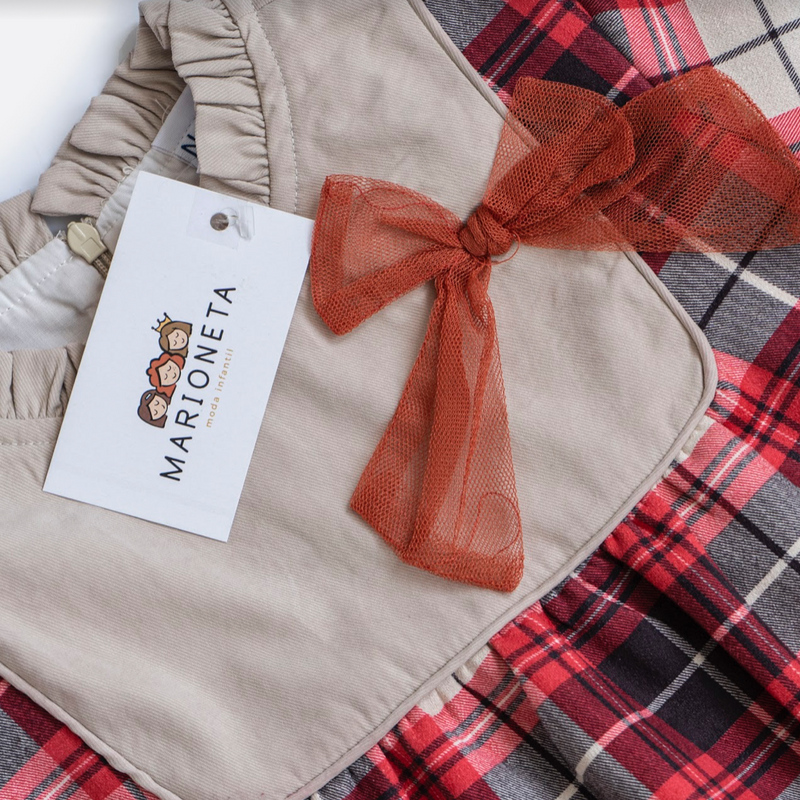 Vestido cuadros rojos combinado con perla y lazo rojo al frente manga larga para niña | Newness