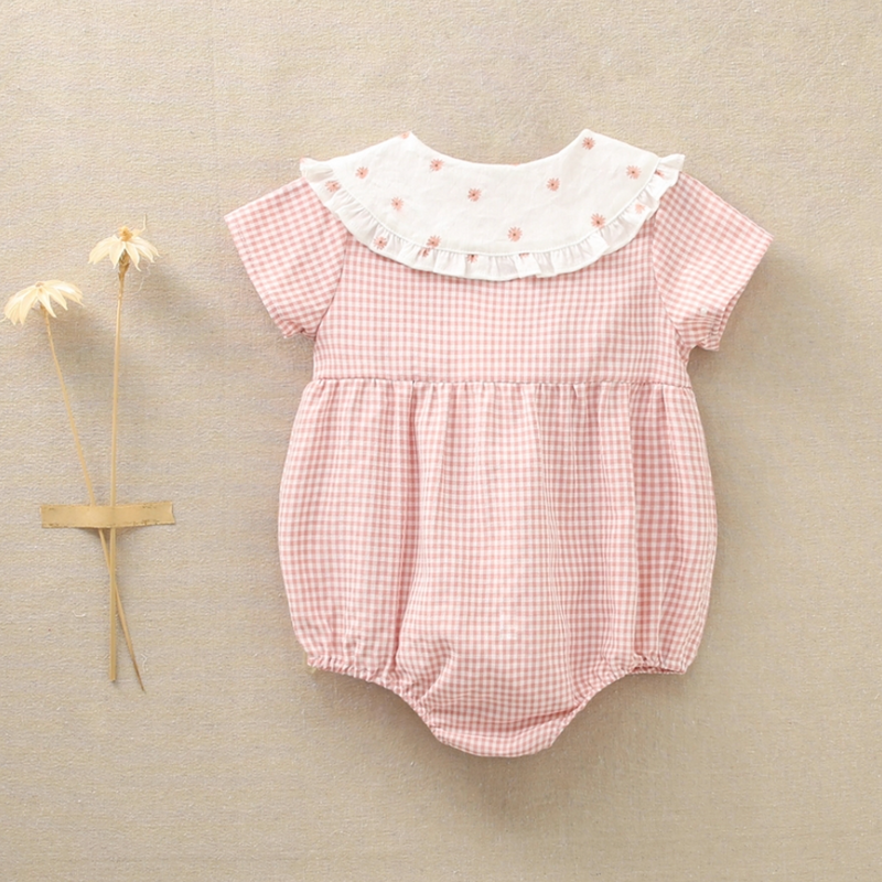 Pañalero cuadros rosa con cuello blanco con detalles de flores para bebe niña | Dadaty