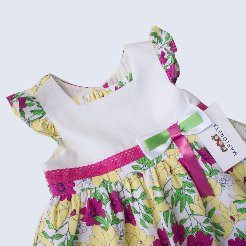 Vestido color blanco con estampado de flores para niña| Newness