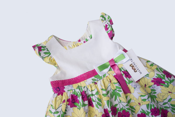 Vestido color blanco con estampado de flores para niña| Newness