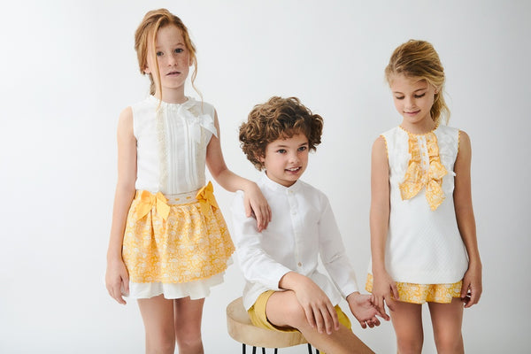 Conjunto dos piezas camisa blanco roto y short amarillo para niño | Newness