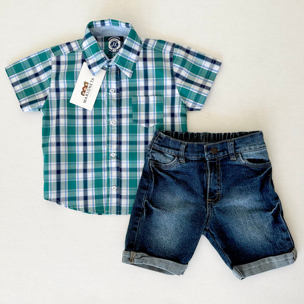 Conjunto de dos piezas camisa cuadros verde y short mezclilla para niño . JL