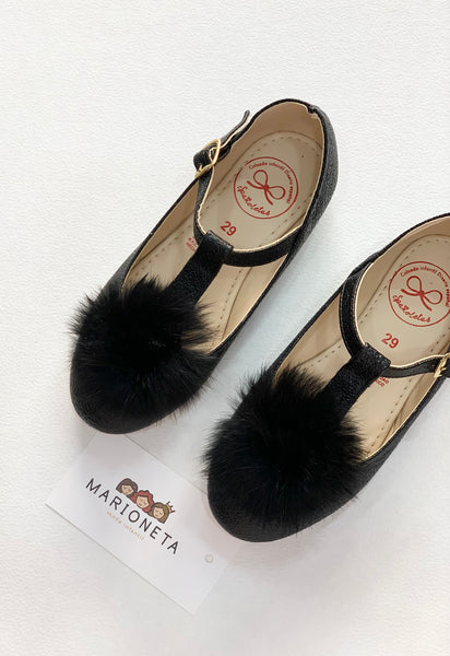 Zapato color Negro con ponpom de piel | Españoletas