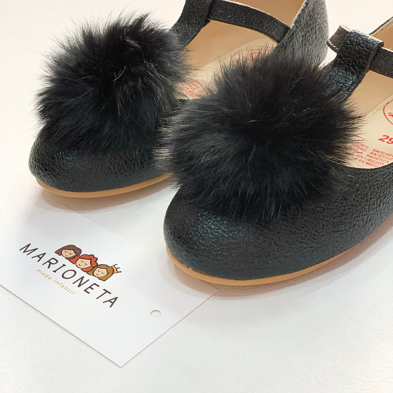 Zapato color Negro con ponpom de piel | Españoletas