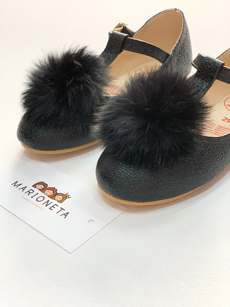 Zapato color Negro con ponpom de piel | Españoletas