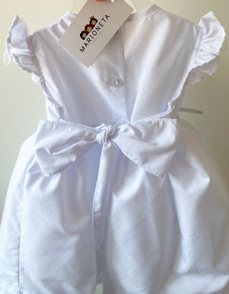 Vestido color blanco con detalles al  frente de lazos para niña | mexicana.