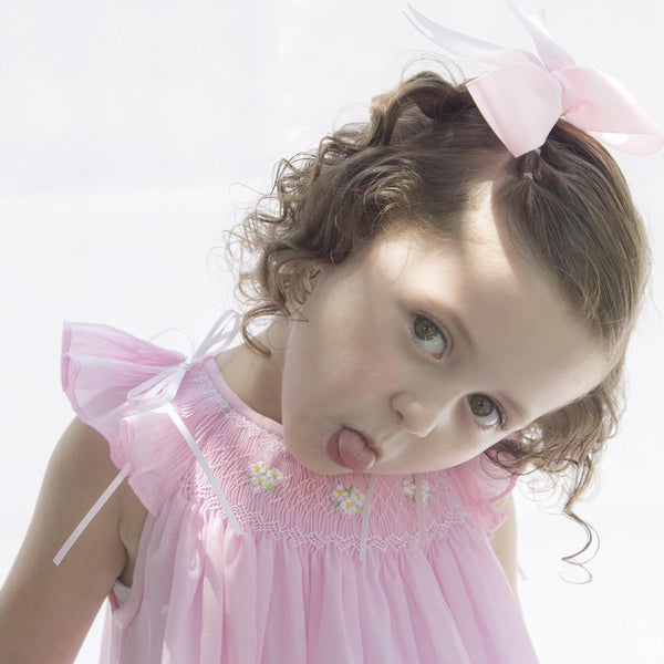 Vestido bordado color rosa pastel para niña| Carpi